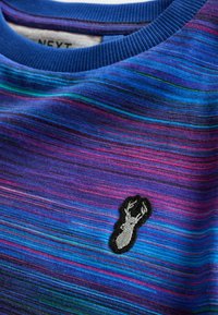 Next ALL OVER SHORT SLEEVE STANDARD - Triko s potiskem - blue purple