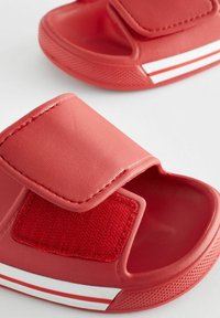 Next STRIPE - REGULAR FIT - Badesandaler - red
