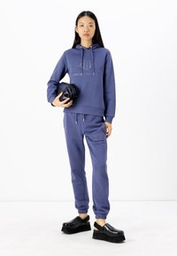 GANT TONAL SHIELD HOODIE - Felpa con cappuccio - dusty navy