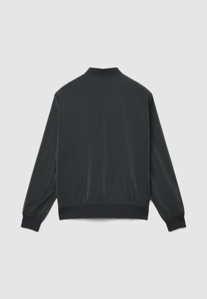 Giacca bomber nera, materiale in nylon leggero, polsini e collo a costine, texture liscia, vista posteriore, senza motivi o dettagli visibili di fermature.