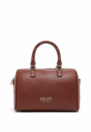 Bolso de mano de cuero marrón con asas redondeadas, tachuelas doradas y logotipo "LIU JO MILANO" en la parte delantera.