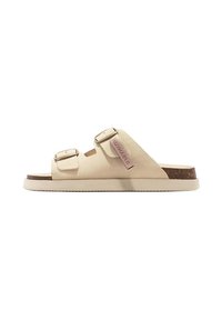 Sandalia deslizante de ante beige que presenta dos hebillas ajustables, una plantilla de corcho y una suela de goma gruesa con un agarre texturizado.
