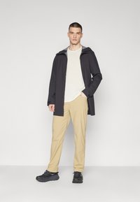Peak Performance CLOUDBURST COAT - Hardshell striukė - black