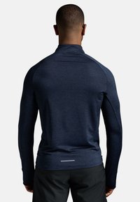 2XU IGNITION 1/4 - Stickad tröja - midnight silver reflective