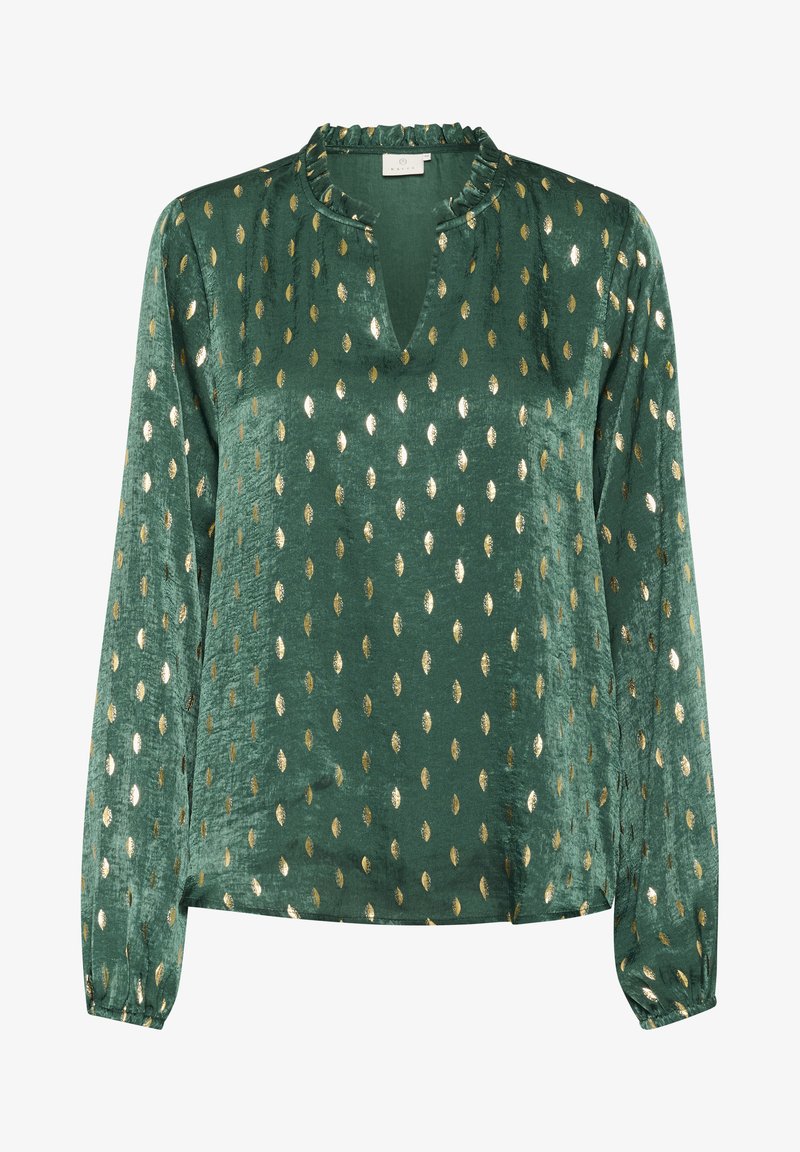 Blouse verte avec un col en V et un col froncé, ornée de motifs de feuilles dorées sur un tissu brillant et texturé. Manches longues avec des poignets froncés.