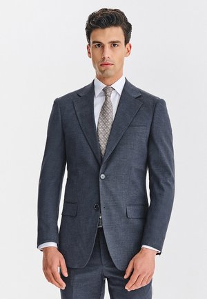 - Marynarka garniturowa