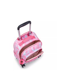 Zaino con ruote rosa con motivo floreale, doppie coinquilini, accessori in metallo argentato, manico telescopico e un ciondolo puffoso.