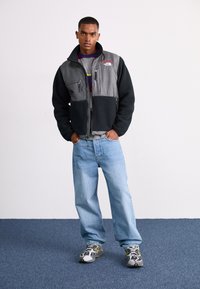 The North Face M RETRO DENALI JACKET - Giacca in pile - black/moonstone grey