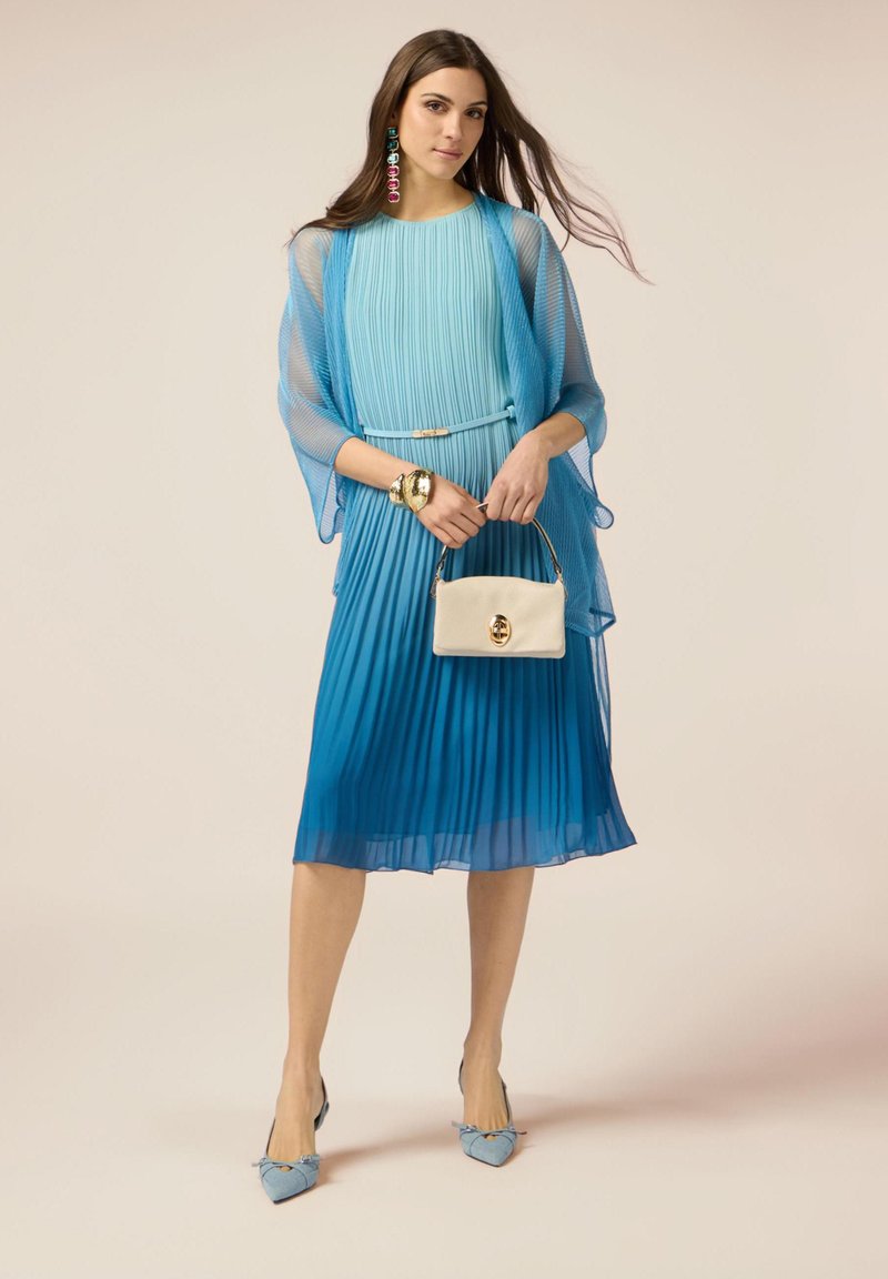 Oltre MIDI PLISSÉ SFUMATO Vestito elegante azzurro/celeste