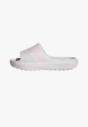 Ciabatta Adidas bianca con suola spessa e punta aperta, suola inferiore antiscivolo e logo Adidas in rilievo sul lato.