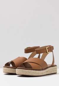 MICHAEL Michael Kors Espadrilky - cognac