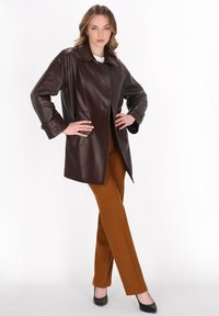 DreiMaster Pitkä takki - coffee brown