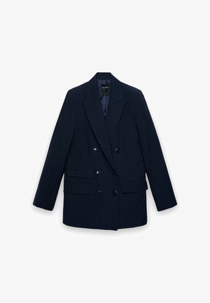 Marineblauer Nadelstreifen-Doppelreiher-Blazer mit breitem Revers, sechs Knöpfen und zwei Klappentaschen, flach auf weißem Hintergrund liegend.