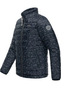 Prešívaná bunda s vysokým golierom, tmavomodrá látka s kvetinovým vzorom v svetlejších odtieňoch, predný zips a nášivka loga na rukáve.