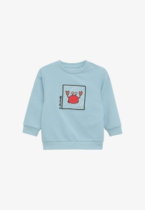 Hellblauer Sweatshirt aus Baumwolle mit einem roten Krebsgrafik in einem quadratischen Rahmen auf der Vorderseite. Mit Druckknöpfen an der Schulter für einfaches An- und Ausziehen.