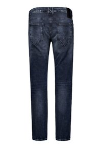 Donkerblauwe spijkerbroek met een rechte pijp. Bevat twee achterzakken en een gestructureerde stof. Geen zichtbare versieringen of patronen.