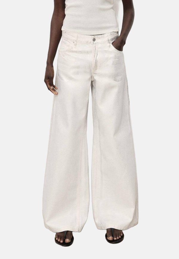MED VIDE OG FINISH - Wide Leg - sølv