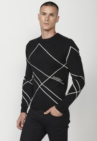 Koroshi Pulover - black