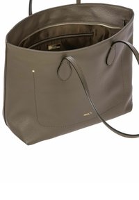 Sac fourre-tout en cuir gris avec double bandoulière, intérieur spacieux, poche zippée et accents en métal doré. Texture lisse.