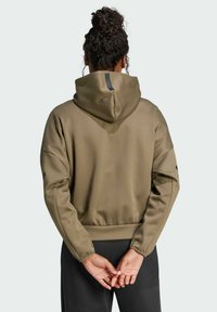 Olijfgroene ritssluiting hoodie met een gestructureerd oppervlak, ontspannen pasvorm, kangoeroezak en verstelbare trekkoordkap. Zwarte accentdetails zijn inbegrepen.