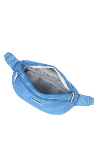 Modrá látková ledvinka s hladkým povrchem, stříbrnými zipy a prostorným interiérem, který má šedé podšívku a malou kapsu na zip.