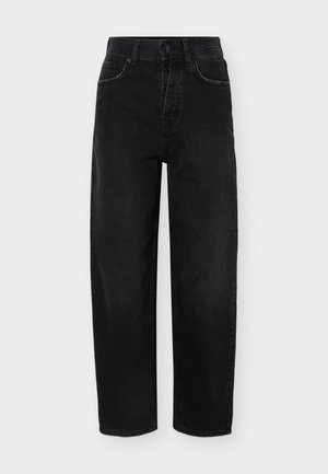 Melni taisnas bikses ar augsto vidukli, pogu aizdari, priekšējām un aizmugurējām kabatām, kā arī jostas cilpām, attēlotas uz vienkārša fona.