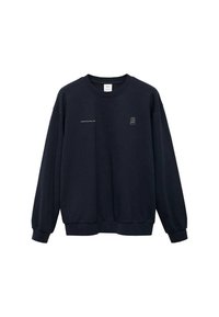 Zwarte longsleeve sweatshirt met ronde hals met kleine witte tekst "Cultuur Creëren Sinds 2002" en een gestileerde letter "B" op de borst.