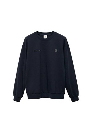 Zwarte longsleeve sweatshirt met ronde hals met kleine witte tekst "Cultuur Creëren Sinds 2002" en een gestileerde letter "B" op de borst.