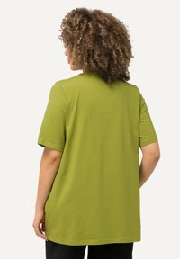 Ulla Popken A-LINIE HALBARM - Triko s potiskem - apple green