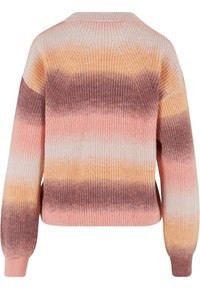 Gebreide trui met een gradient ontwerp in roze, oranje en paarse tinten, met geribbelde textuur. Het is iets oversized met een verlaagde schouderlijn.