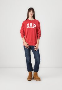 GAP Sweatshirt - modern red