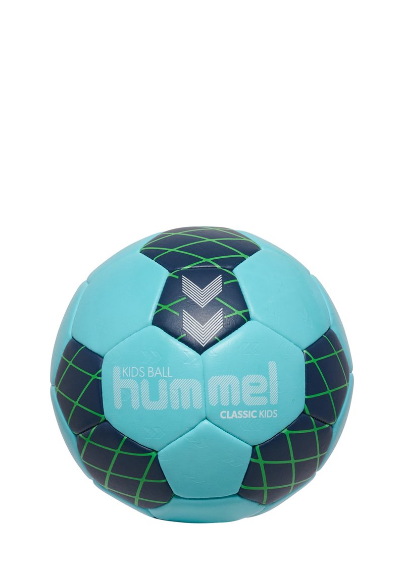 Pallone da calcio Hummel per bambini caratterizzato da un design turchese e navy con motivi a griglia verde, contrassegnato con "classic kids" in testo bianco.