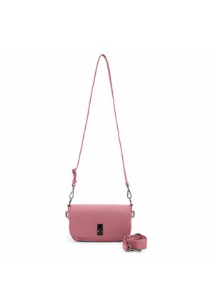 Sac bandoulière en cuir rose texturé avec sangle réglable et fermoir métallique, présenté avec une sangle supplémentaire amovible.