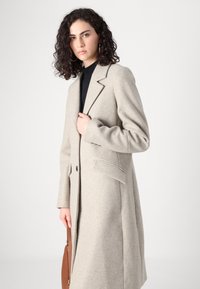 Vero Moda Tall VMFORTUNESARA LONG COAT - Klasszikus kabát - silver mink