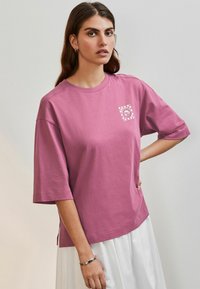 Next BOXY SHORT SLEEVE - T-shirts print - raspberry pink
