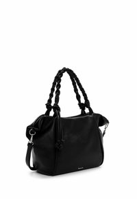 Czarna skórzana torebka z plecionymi uchwytami, regulowanym paskiem na ramię i węzłowymi zdobieniami. Posiada gładkie wykończenie i wyraźnie zarysowany kształt.