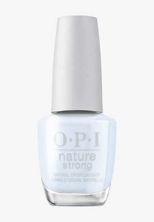 Butelka lakieru do paznokci OPI Nature Strong z białą nakrętką i blado niebieskim lakierem pochodzenia naturalnego w środku.