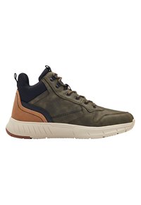Basket haute en vert olive avec des accents noirs, talon marron, conception à lacets, semelle en caoutchouc et détails texturés sur le matériau supérieur.