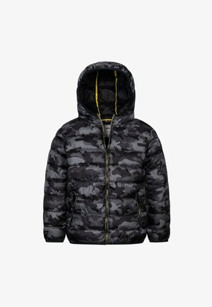 Kurtka puchowa z czarno-szarym wzorem moro, zamek błyskawiczny z przodu, odpinany kaptur oraz żółty akcent wewnątrz kołnierza.
