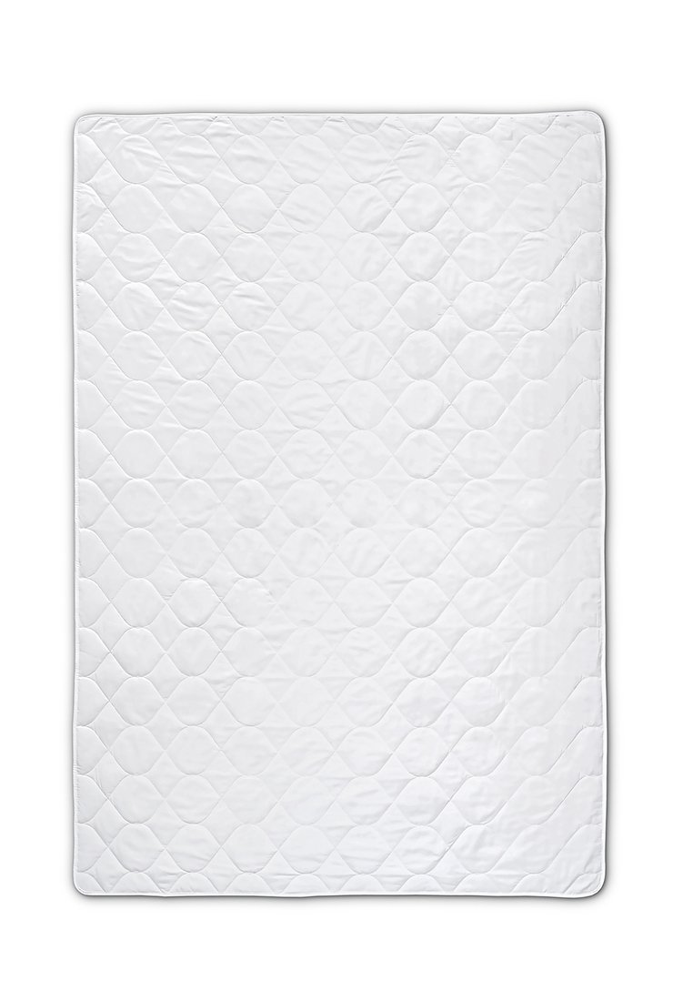 Vit vadderad madrasskydd med rektangulär form, som har ett diamantmönster och en slät yta. Kanterna är snyggt avslutade.
