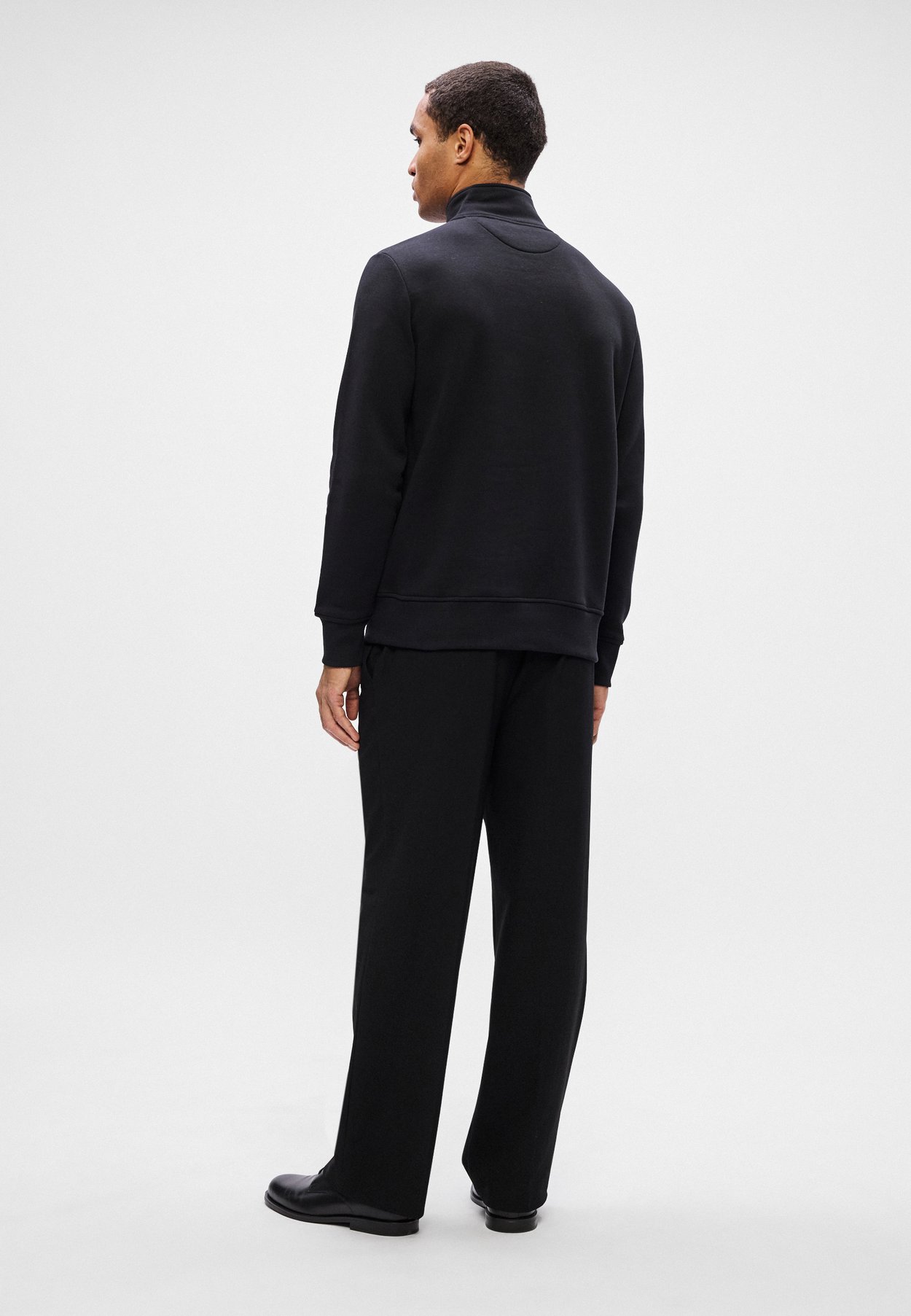 GRAPHIC HALF ZIP