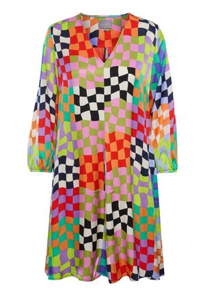 Robe colorée et à motifs avec des carrés vibrants de rouge, vert, bleu, noir et blanc. Elle possède un col en V et des manches ballon. Tissu doux.