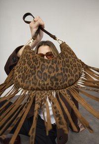 nat & nin LUNE FRANGE - Umhängetasche - leopard