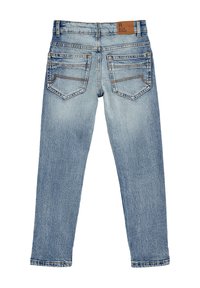 Světle modré džínové kalhoty se střihem rovného střihu, s zadními kapsami a kontrastním prošitím. Kožená nášivka s logem na pasovém lemu.