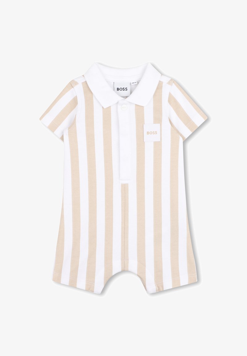 Barboteuse pour bébé à rayures verticales beige et blanches, manches courtes, col blanc, patte de boutonnage et écusson logo "BOSS" sur la poitrine.