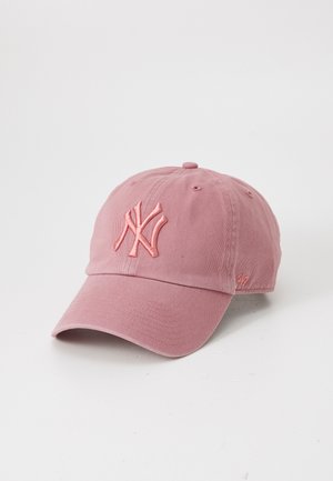 Rosa Baseballkappe aus Baumwolle mit einem gestickten NY-Logo in einem helleren Farbton, verstellbarem Riemen hinten und einem gebogenen Schirm.