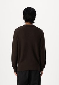 Jack & Jones JJROY KNIT CREW NECK - Pulover - mulch