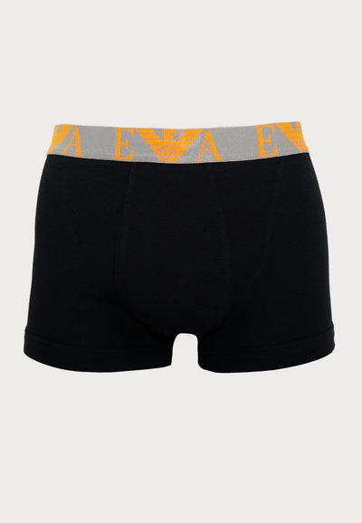 Schwarze Boxershorts mit einem grauen Bund und orangefarbener Logo-Schriftart. Der Stoff ist glatt mit einer taillierten Passform und klassischem Schnitt.