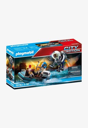 Zestaw zabawkowy Playmobil City Action w opakowaniu, zawierający łódź, trzy figurki i scenę wodną. Kolory to niebieski, czerwony i szary, z detalicznymi grafikami.