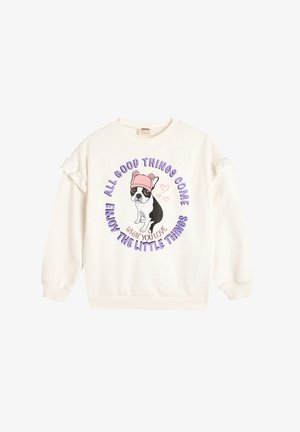 Witte sweatshirt met ruches op de mouwen, featuring een afbeelding van een hond in een roze hoed en paarse tekst met de tekst "Alle goede dingen komen."